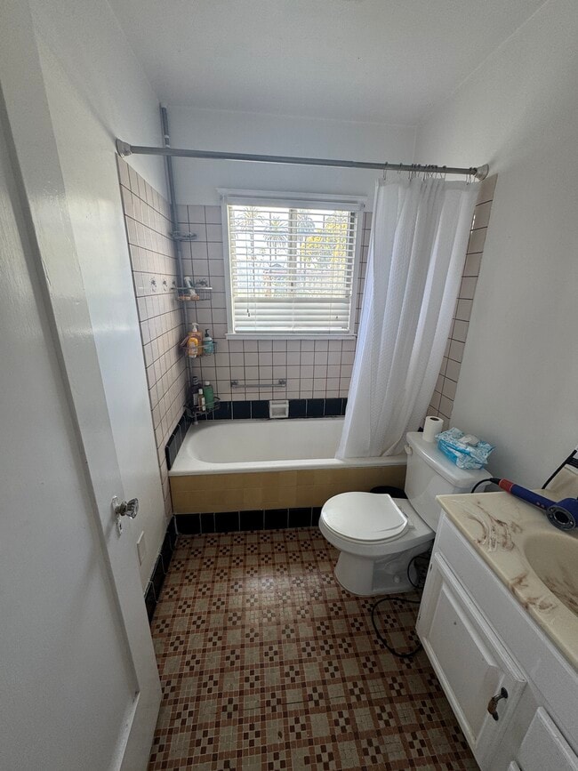 Photo - 1147 S Victoria Ave