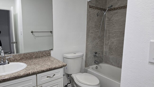 Photo - 2255 Cahuilla St Unidad 28