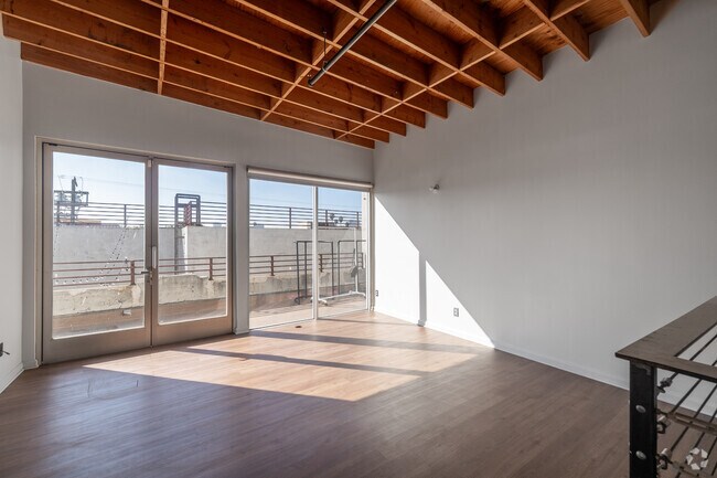 Studio - 1,480SF - Loft