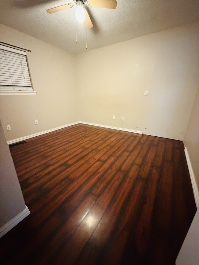 Photo - 120 Elwood Dr