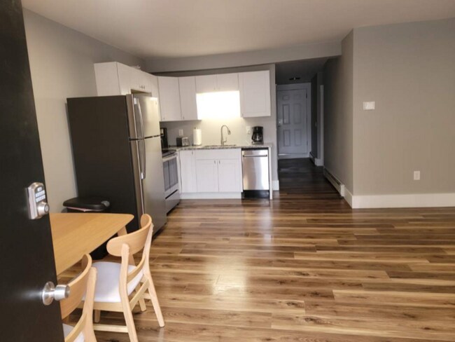 Photo - 2468 Lakeshore Blvd Unit C018