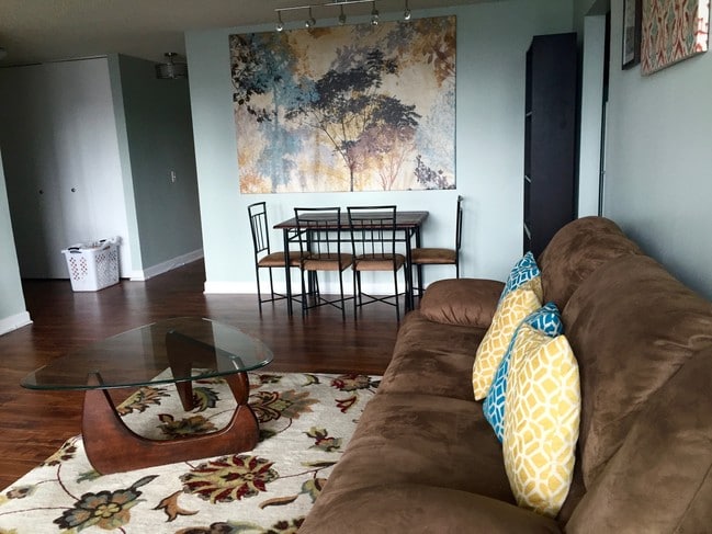 Building Photo - 200 N Dearborn St Unit 4208