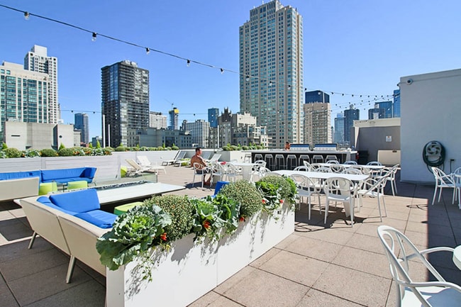 Photo - 669 N Clark St