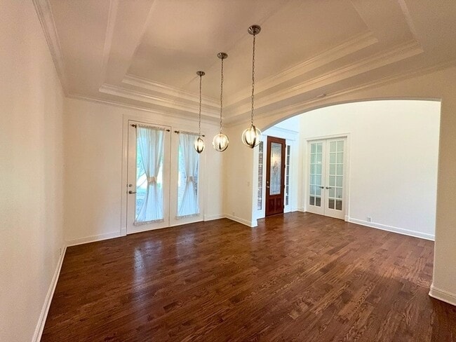 1205 Golden Gate Dr