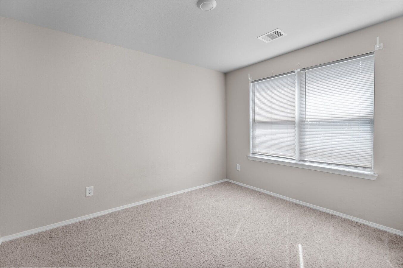 Photo - 707 Long Cedar Dr