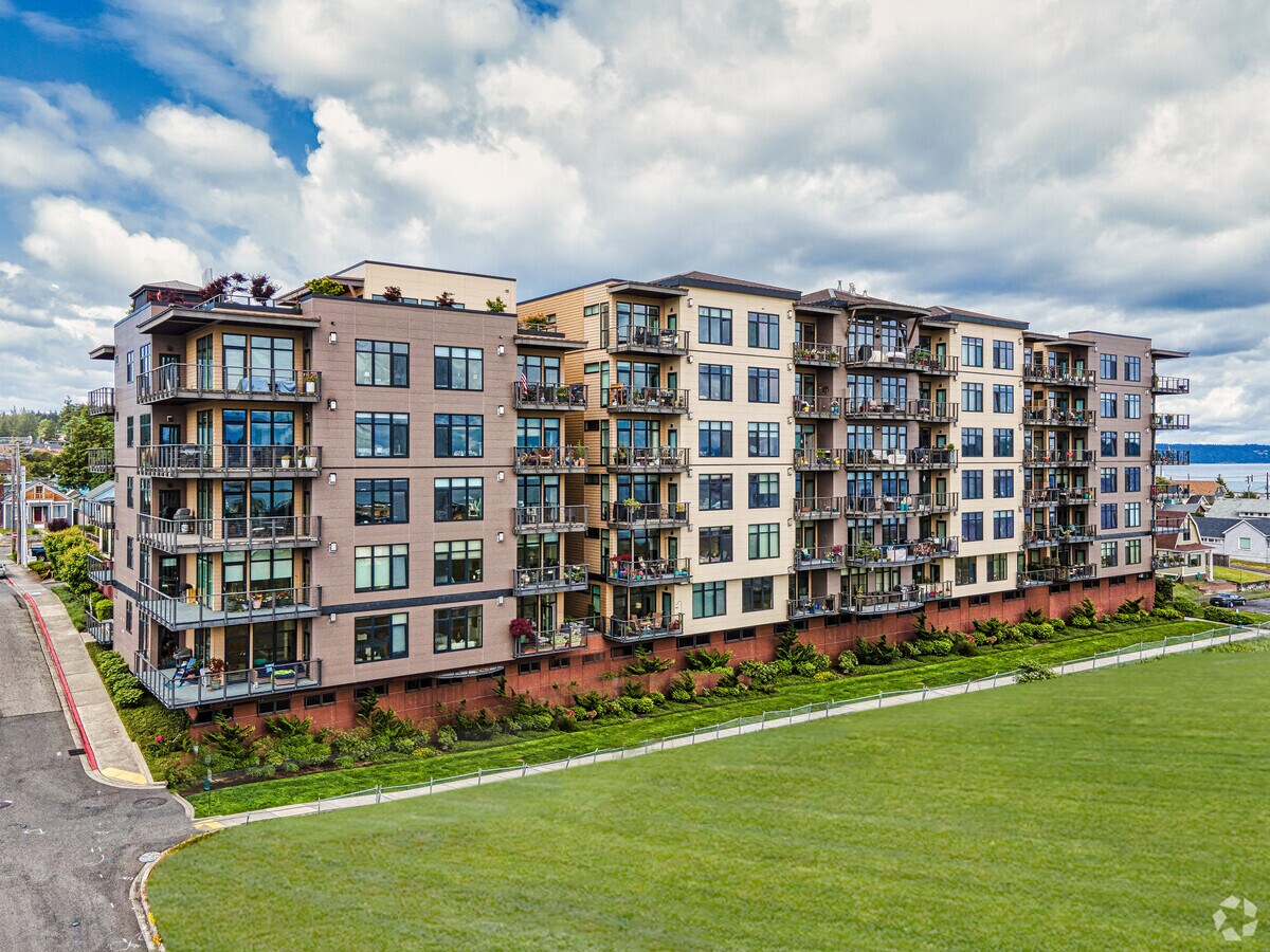 Baker Condominiums - Baker Condominiums