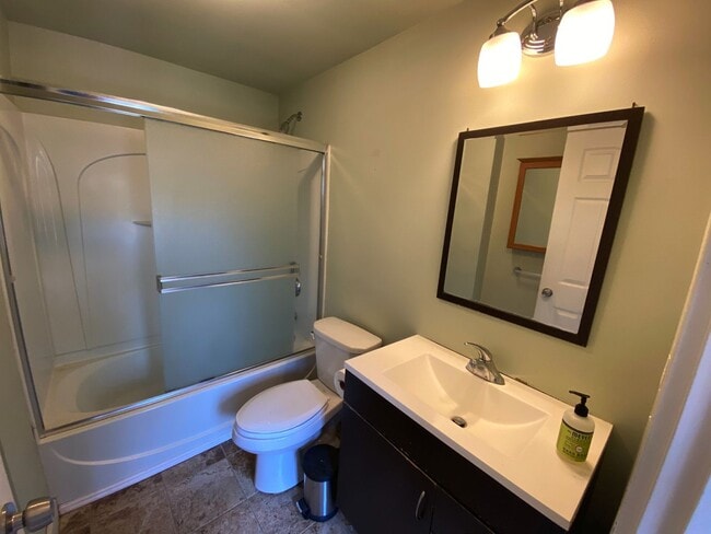 Photo - 137 Nicoll St Unit 1R