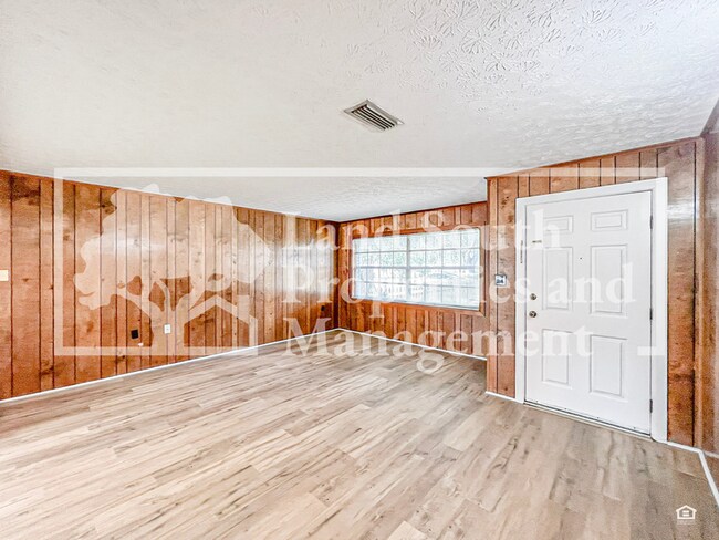 Photo - 711 W Daughtery Rd