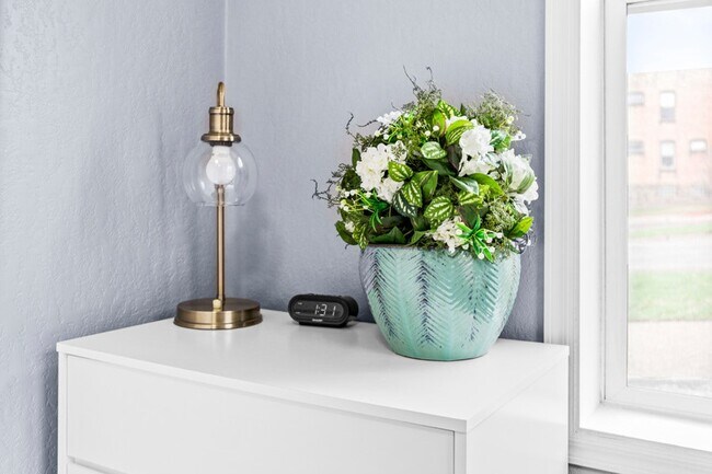 Photo - 432 N 7th Ave E