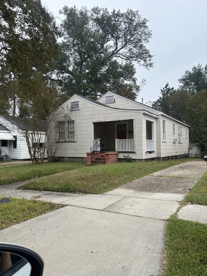 Photo - 715 Boulevard St