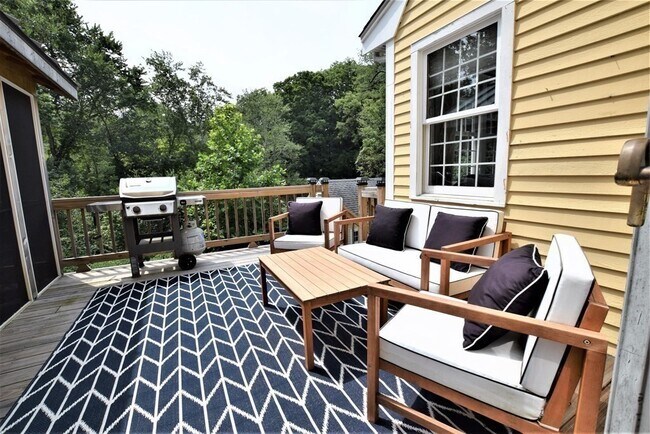 Photo - 398 Davis St