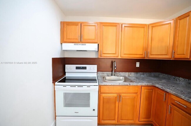 Photo - 16117 NE 19th Ct Unit 4