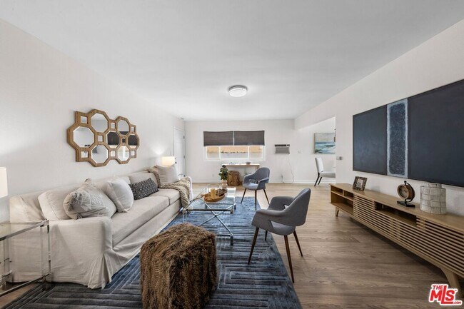 Photo - 643 Pacific St