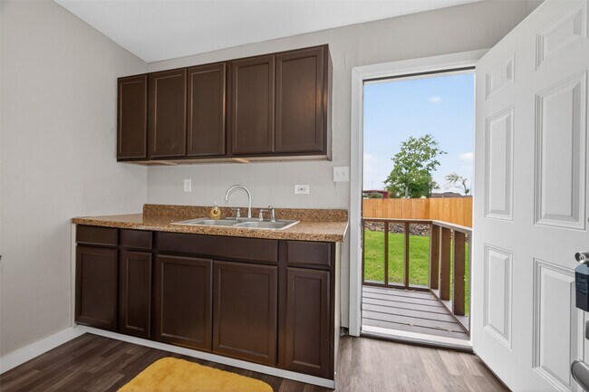 Photo - 709 Center St