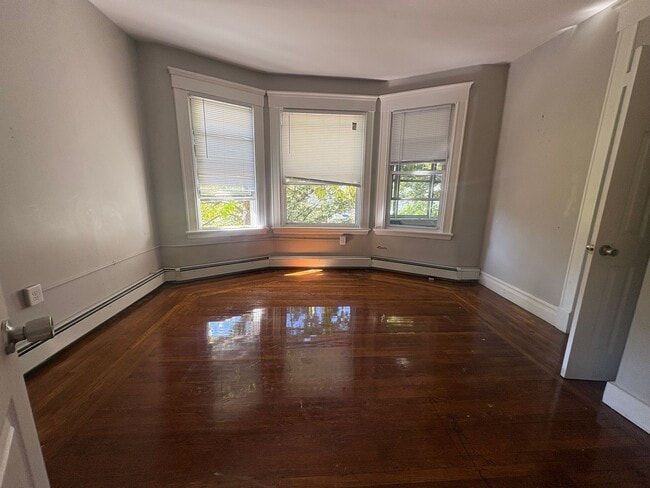 Photo - 359 Sherman Ave Unidad 2