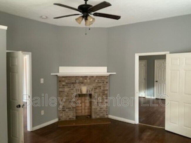 Photo - 486 E Ontario Ave SW