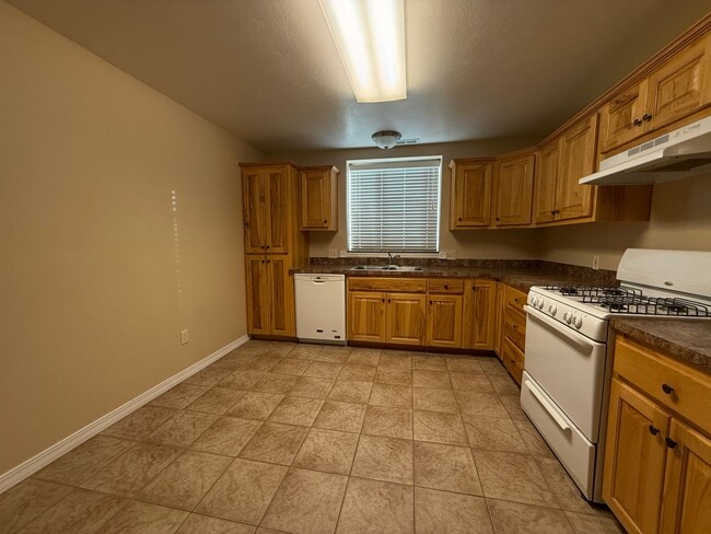 Photo - 460 Center St Unit 2