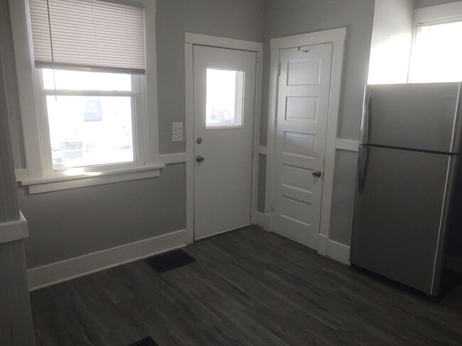 201-203 E Locust St Unit SW 203 E Locust St