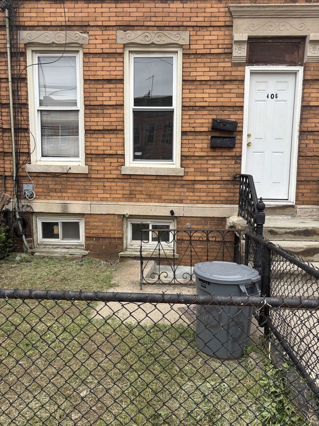 Building Photo - 406 Woodlawn Ave Unit 1