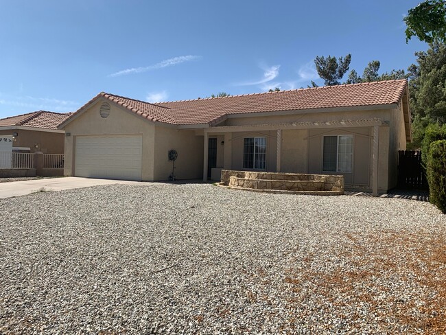 Adelanto Home- 3 Bedrooms, 2 Bathrooms, La... - Adelanto Home- 3 Bedrooms, 2 Bathrooms, La...