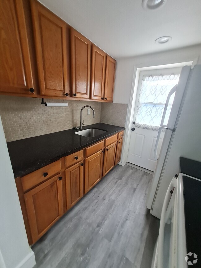 Building Photo - 898 NE 40th St Rental