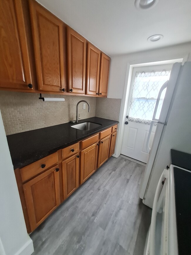 Building Photo - 898 NE 40th St Rental