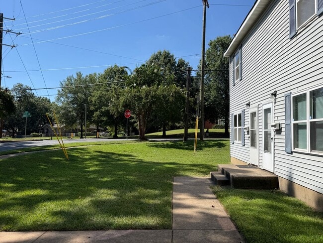 Photo - 2900 Tuckaseegee Rd Unit B