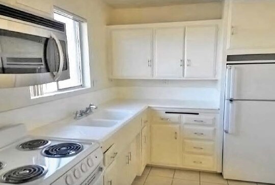 Kitchen - Oceanair Apartment Homes