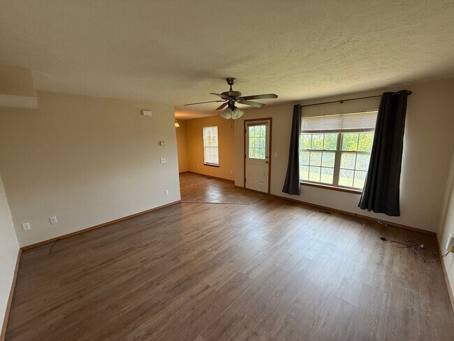 Photo - 3343 S Hillcrest Ave