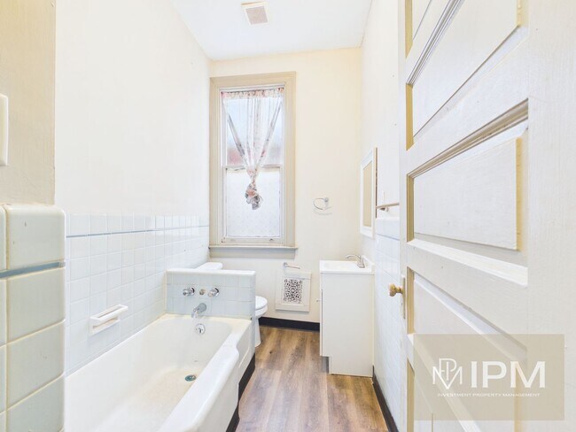 142 E Philadelphia St Unit 2R