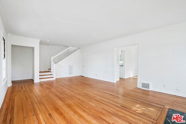 Photo - 5818 W 8th St