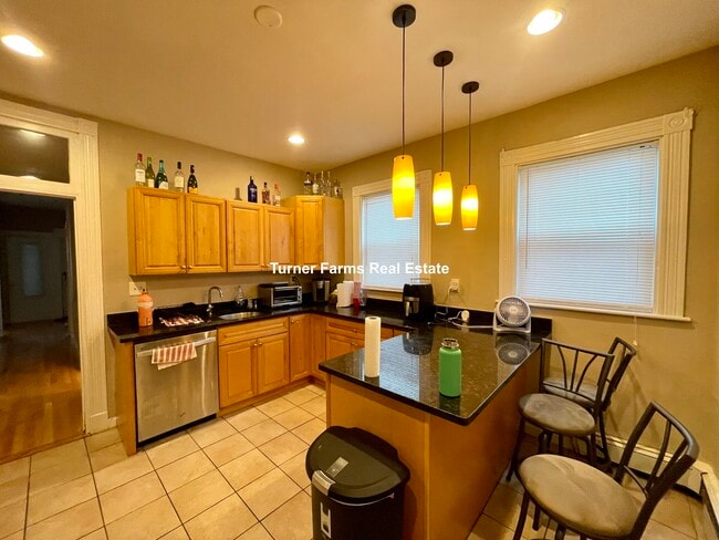 Building Photo - 68 Calumet St Unit 1