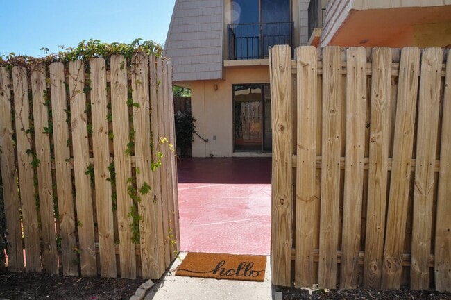 Photo - 1170 6th Ave