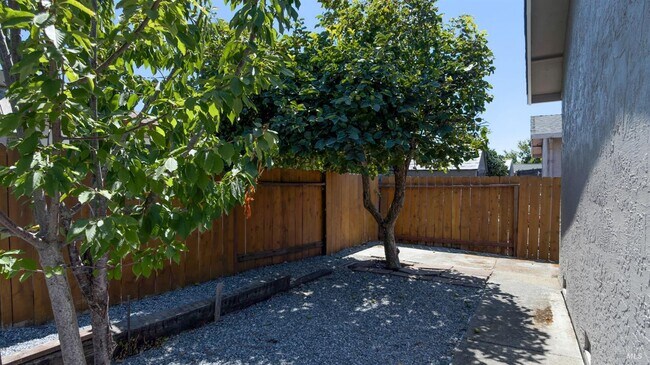 Photo - 340 Mokelumne Dr