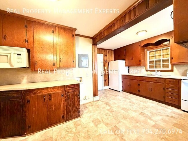 Photo - 2100 Camp Greene St