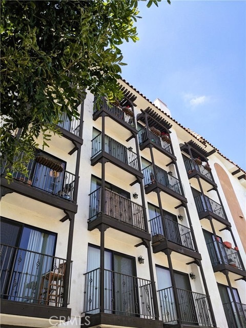 Building Photo - 11162 Camarillo St Unit 206