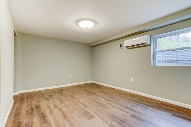 Building Photo - 1546 Whitower Dr SW