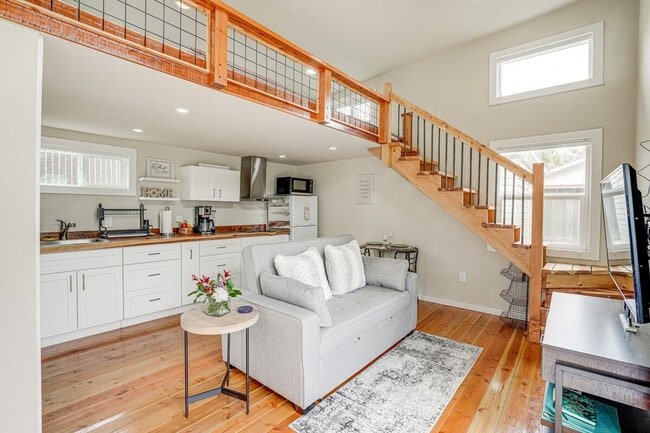 Building Photo - 1142 Temple Dr Unit ID1305273P