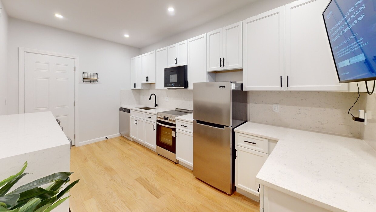 Photo - Private bedroom in 3 bed/2 bath Home