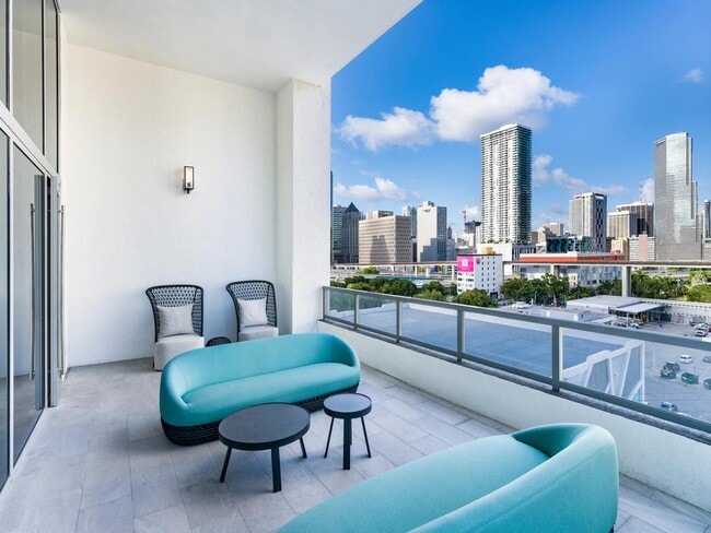 Unwind on your private balcony at Modera Riverside while taking in dynamic views of downtown Miami.