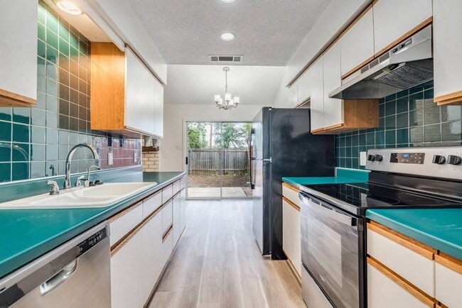 Photo - 1306 Glenda Dr Unit A