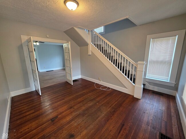 Photo - 115 S Heflin St