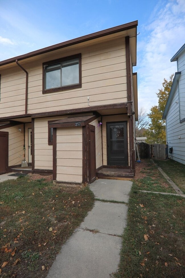 Building Photo - 257 Canby St