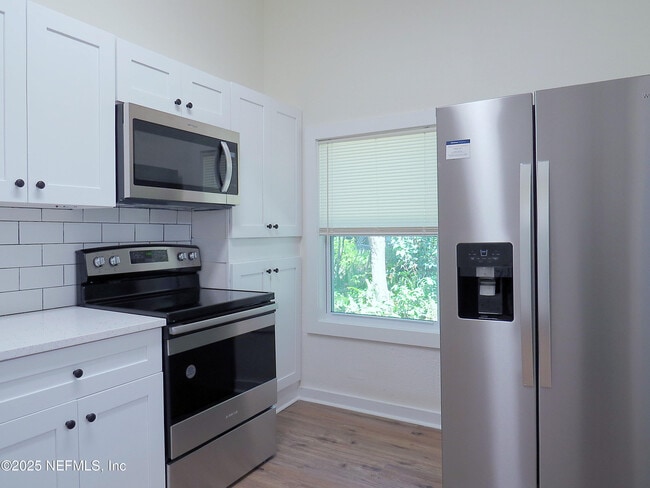 Photo - 2071 Southampton Rd