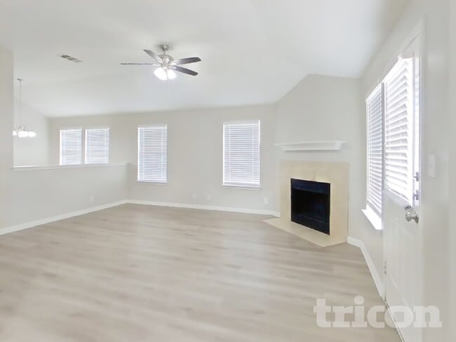 Photo - 4842 Dahlia Terrace