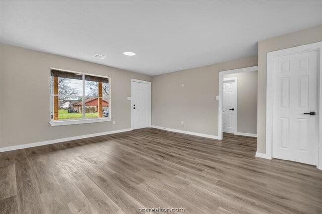 Photo - 1103 Phoenix St