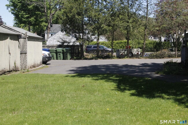 Photo - 204 Poquonock Ave