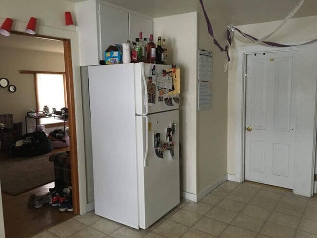 Photo - 362 W 4th St Unidad 2