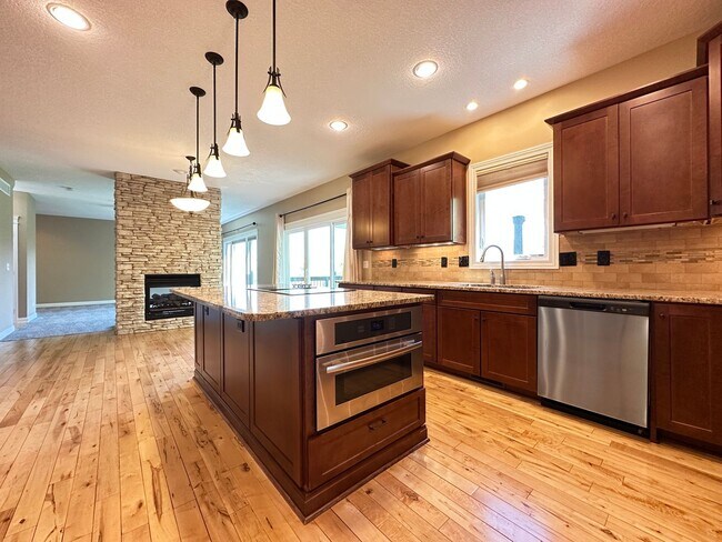 Photo - Astonishing 5 bedroom 3.5 Bath Home