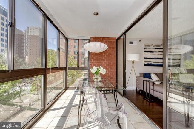 Building Photo - 1001 N Randolph St Unit 402 Rental